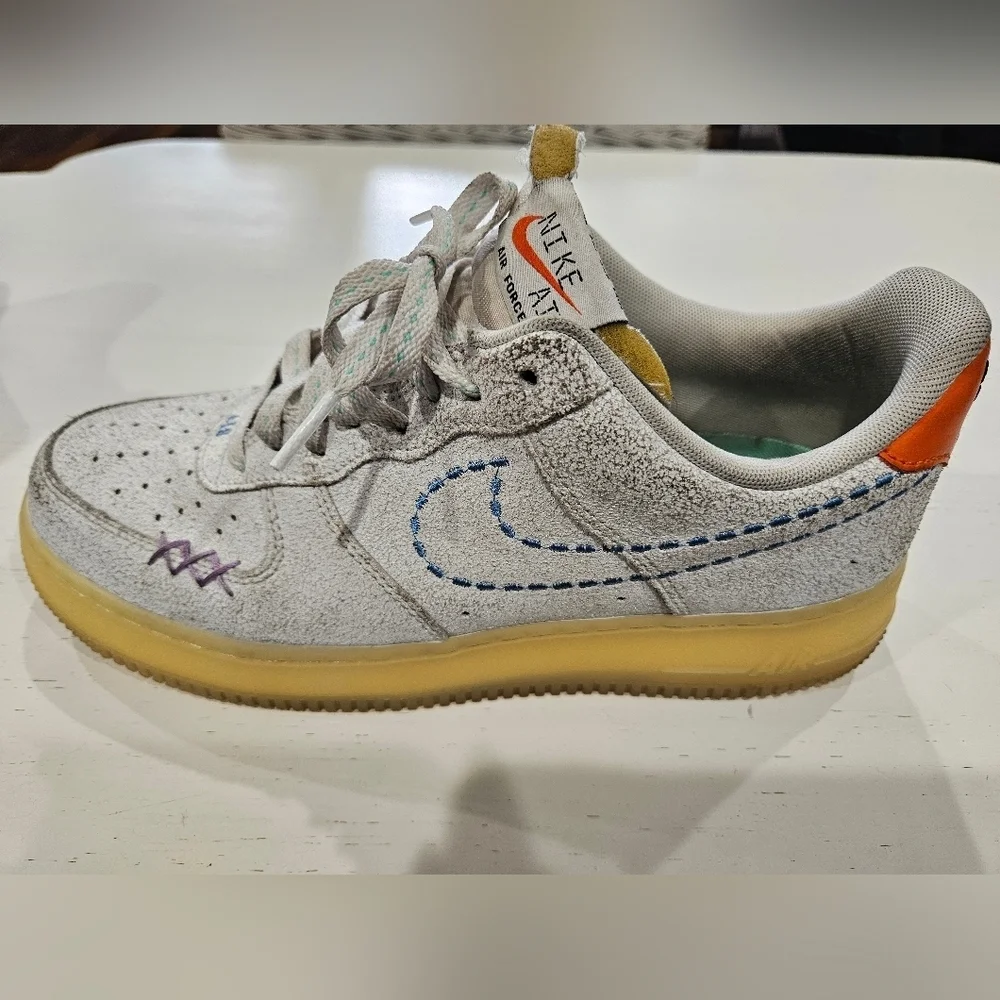Nike AIR FORCE 1 '07 LV8. Size 9.5 DX2344-100